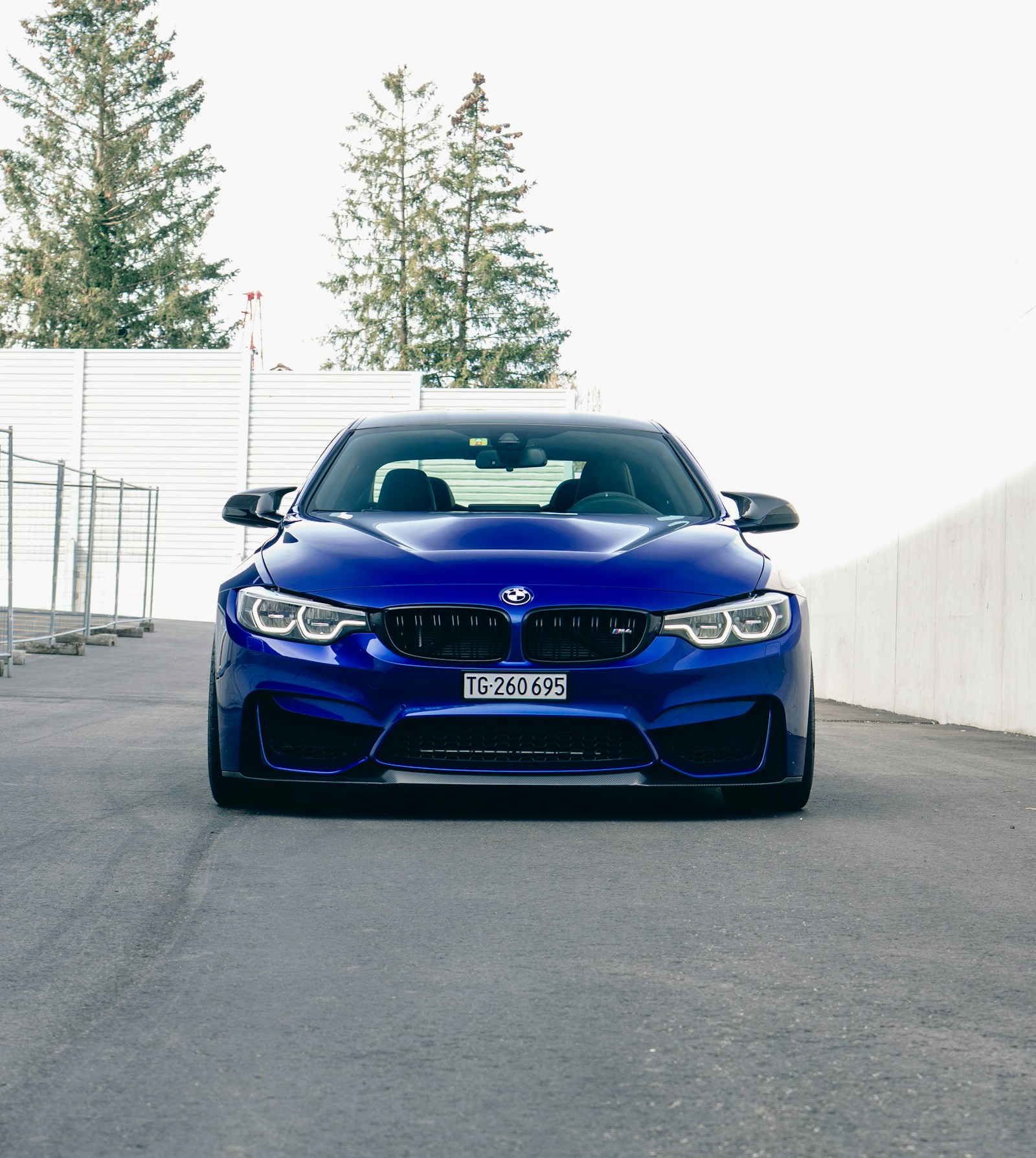 BMW M4 — Blue metallic